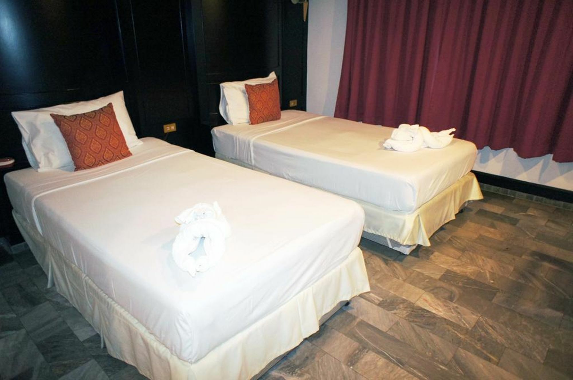 Patong Holiday Dream Hotel Bagian luar foto