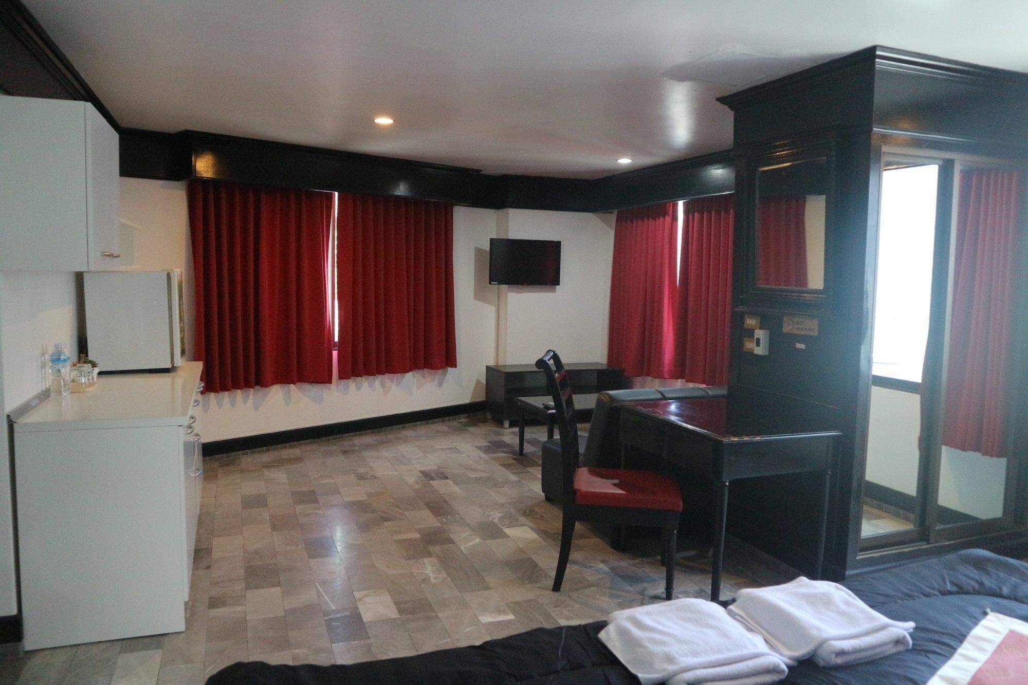 Patong Holiday Dream Hotel Bagian luar foto