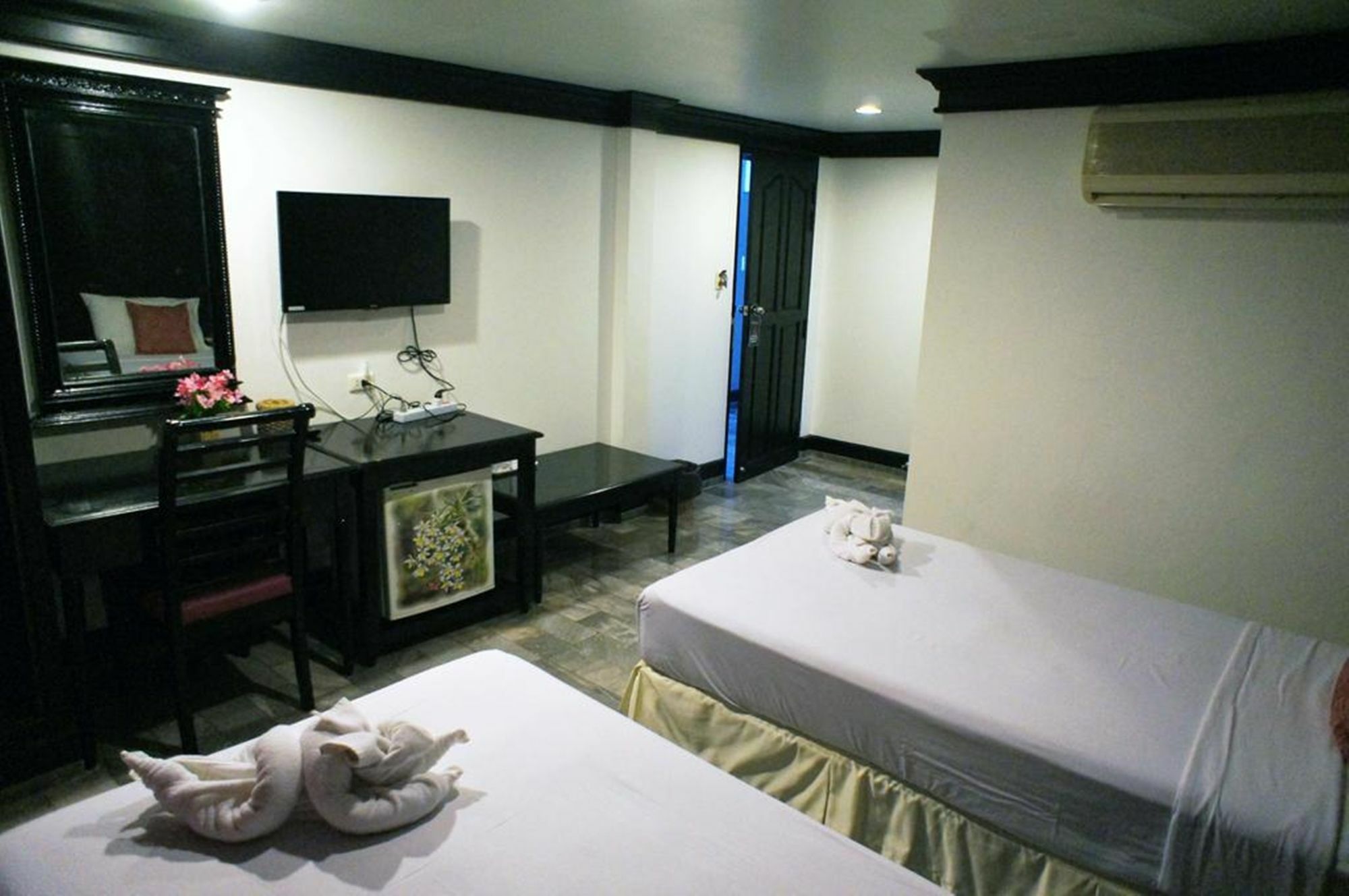 Patong Holiday Dream Hotel Bagian luar foto